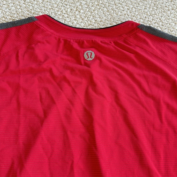 Lululemon men’s athletic shirt - Picture 4 of 4